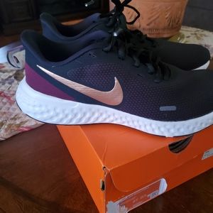 Nike Revolution Shoe